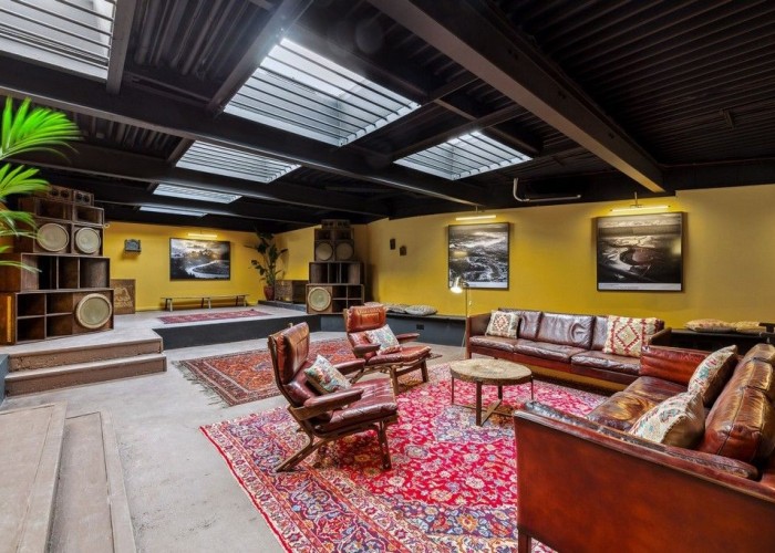 1. Studio