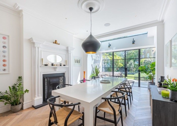 10. Diningroom, Fireplace, Bi-Fold Doors