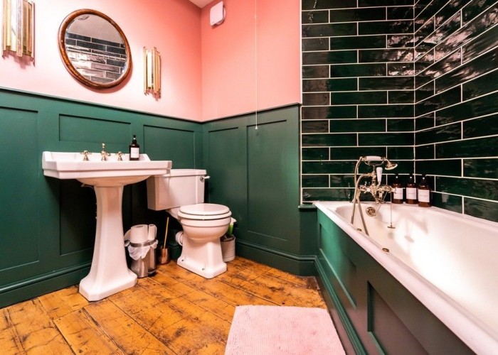 27. Bathroom, Colourful