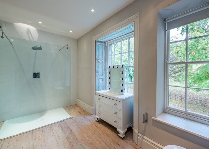 34. Bathroom (Large)