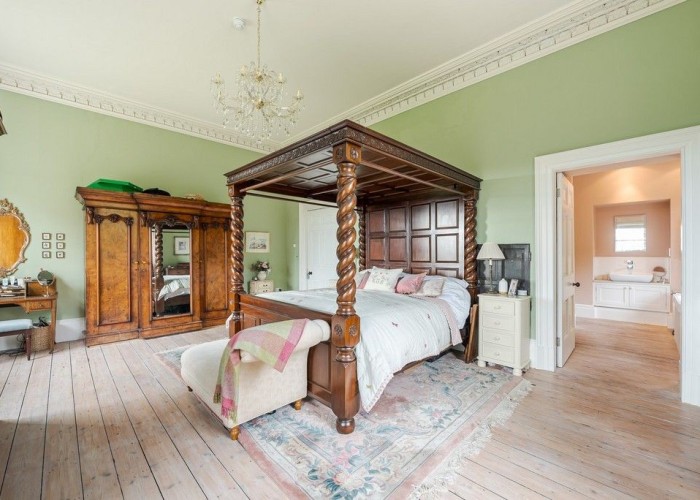 39. Bedroom (Master/En-Suite)