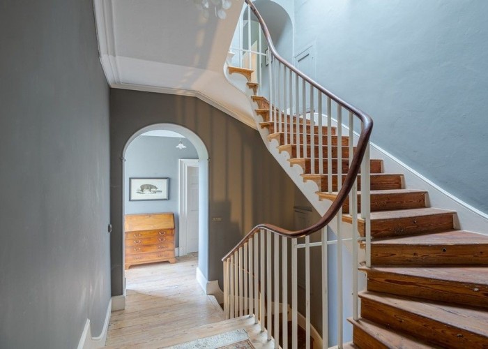 38. Staircase (Sweeping)