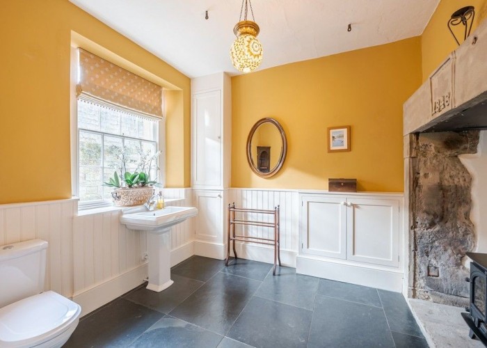 37. Bathroom (Retro)