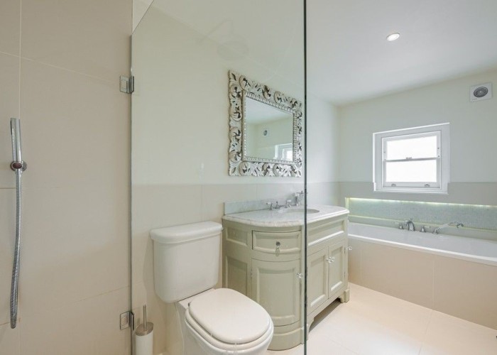 19. Bathroom (Roll Top), Bathroom (Shower and bath)