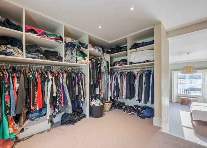25. Walk-in Wardrobe