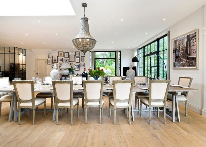 13. Diningroom