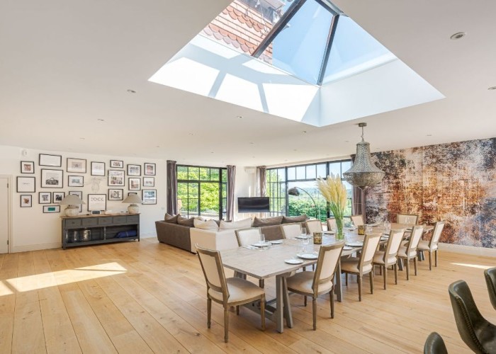 11. Diningroom, Skylight