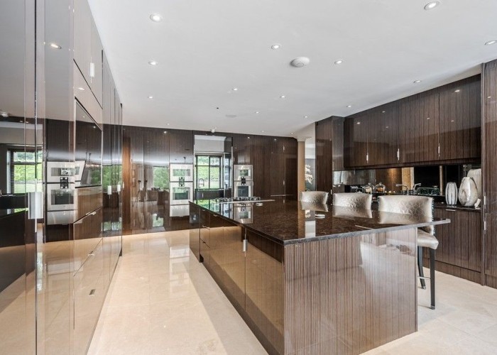 8. Kitchen (With Island), Kitchen (Coloured units), Kitchen (Modern), Kitchen (Electric/Induction Hob)