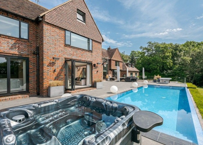 49. Swimming-pool, Hot Tub/Jacuzzi