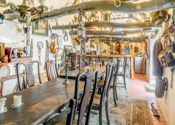 12. Diningroom