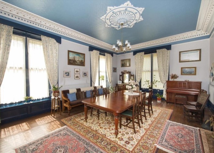 9. Diningroom
