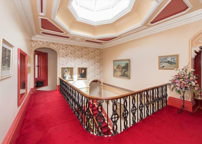 12. Landing, Styled Ceiling