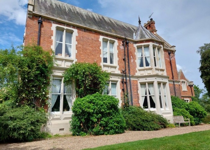 2. Manor House, Coronavirus-Friendly