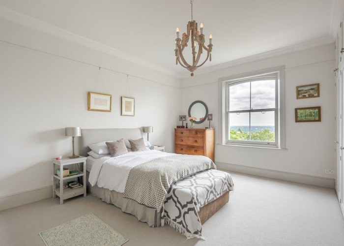21. Bedroom (Master/En-Suite)