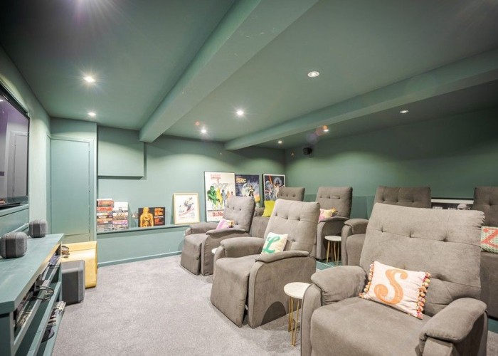 18. Cinema (Home)