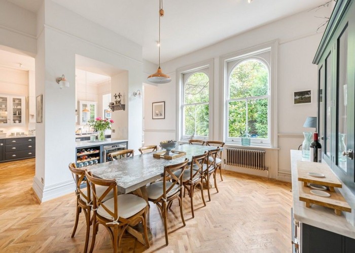 10. Diningroom