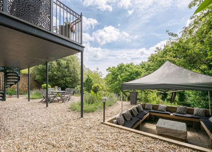 35. Balcony, Patio / Veranda