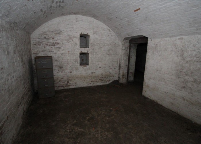 renovated = London: Derelict Fort With Bunkers For Filming, Kent