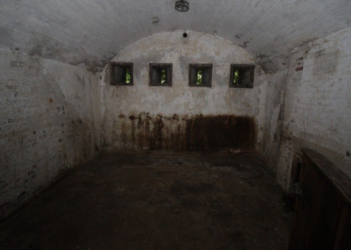 renovated = London: Derelict Fort With Bunkers For Filming, Kent