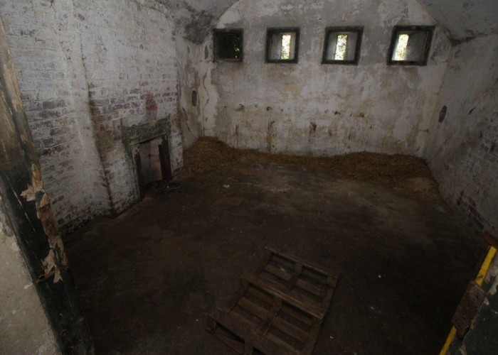 renovated = London: Derelict Fort With Bunkers For Filming, Kent