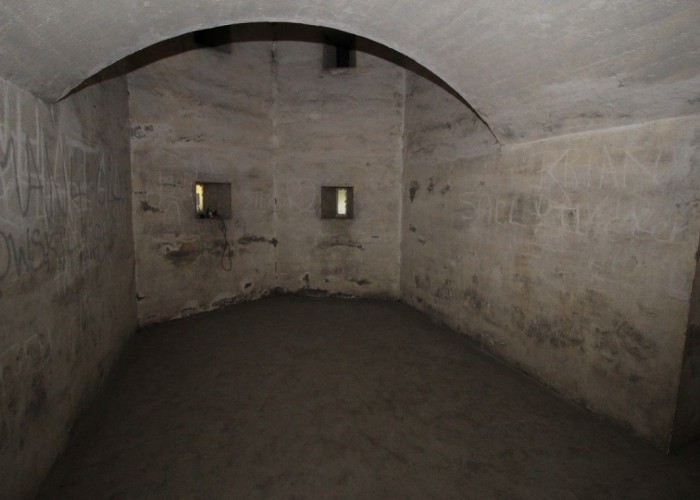 renovated = London: Derelict Fort With Bunkers For Filming, Kent