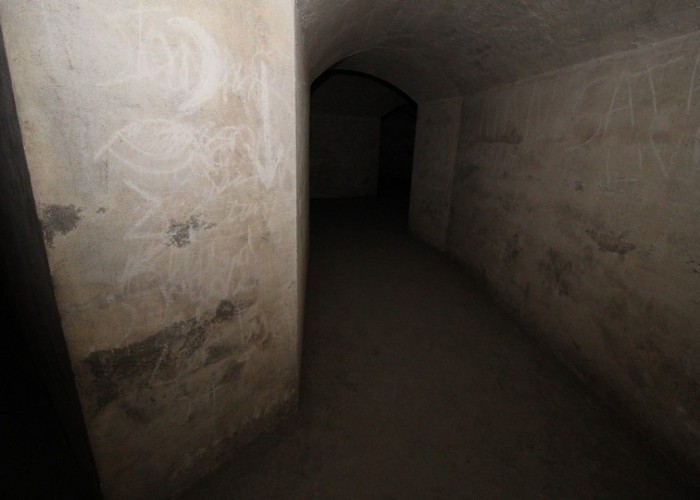 renovated = London: Derelict Fort With Bunkers For Filming, Kent