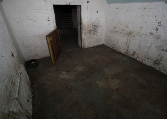 renovated = London: Derelict Fort With Bunkers For Filming, Kent