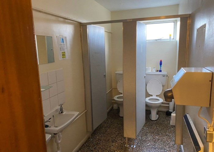 22. Toilet / Toilet Block