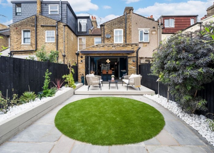 18. Garden (Rear, Large)