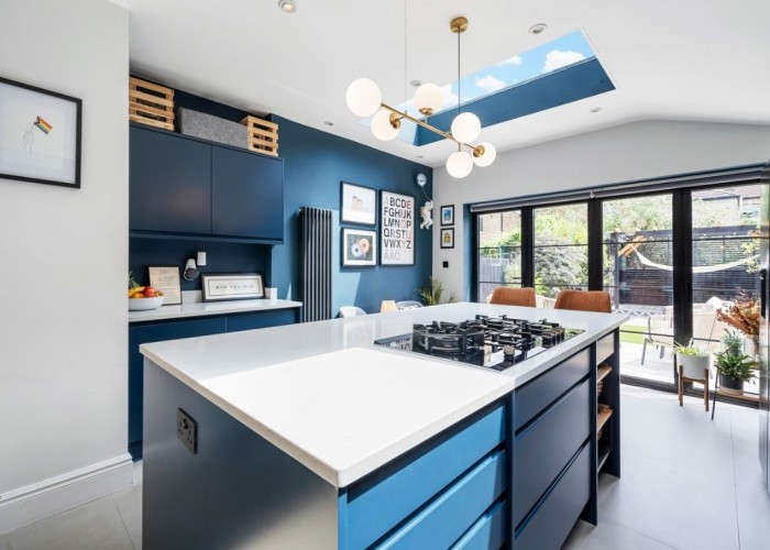 8. Kitchen (Gas Hob)