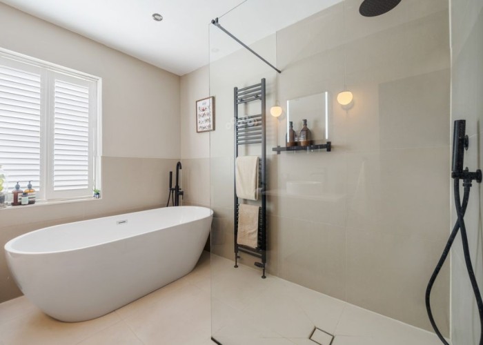 13. Bathroom (Shower and bath)
