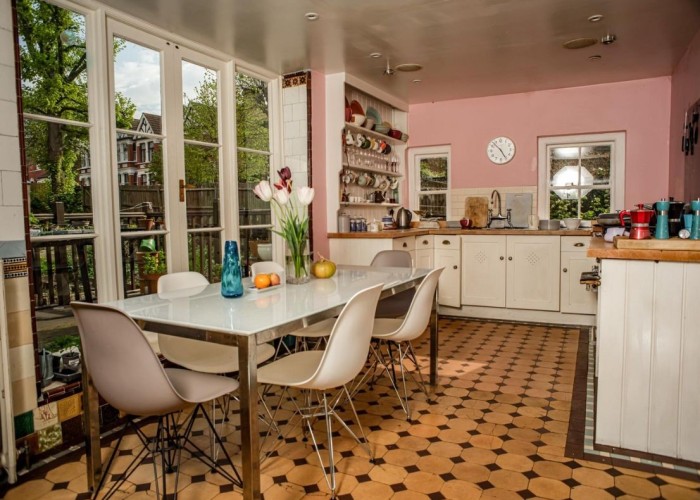 12. Kitchen With Table