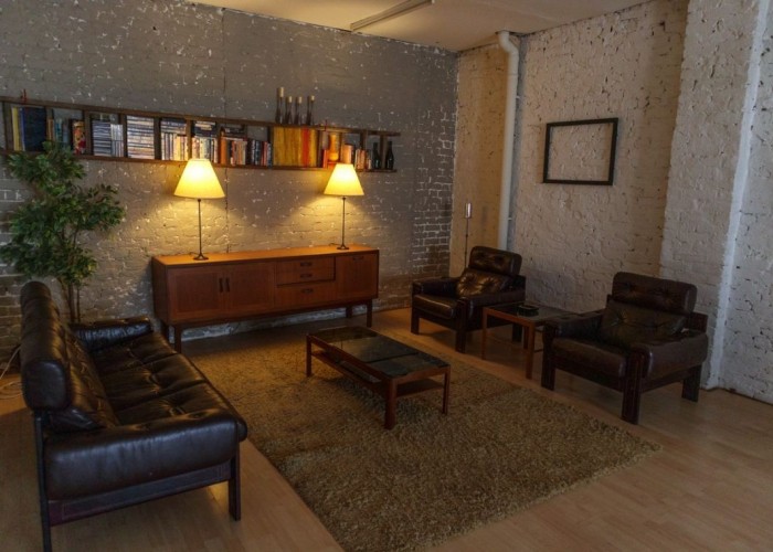 3. Studio Green Room