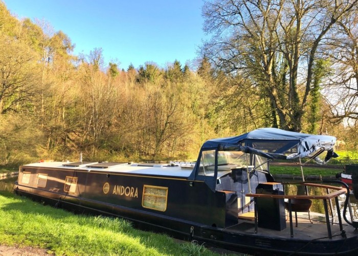 Modernised House Boat For Filming