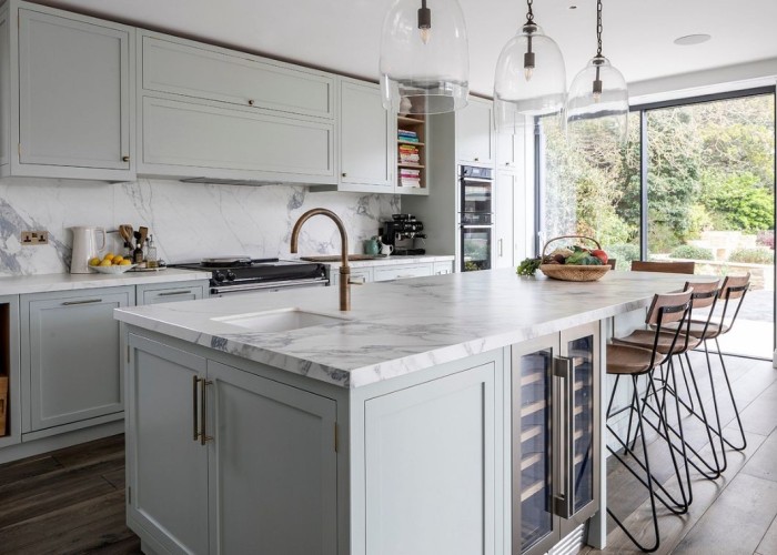 6. Kitchen (With Island)