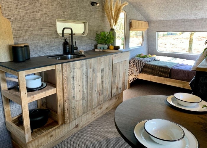 18. Kitchen (Rustic)
