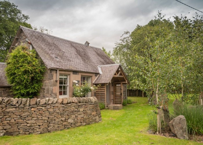 35. House / Cottage Exterior