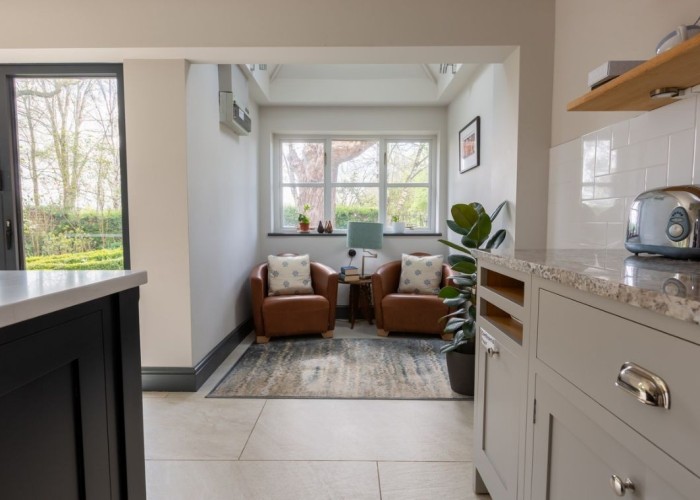 3. Kitchen (Coloured units)