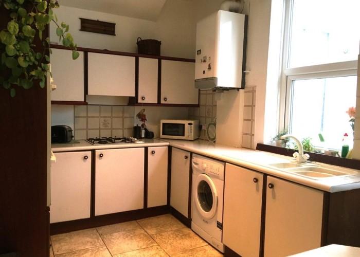 2. Kitchen (Retro)