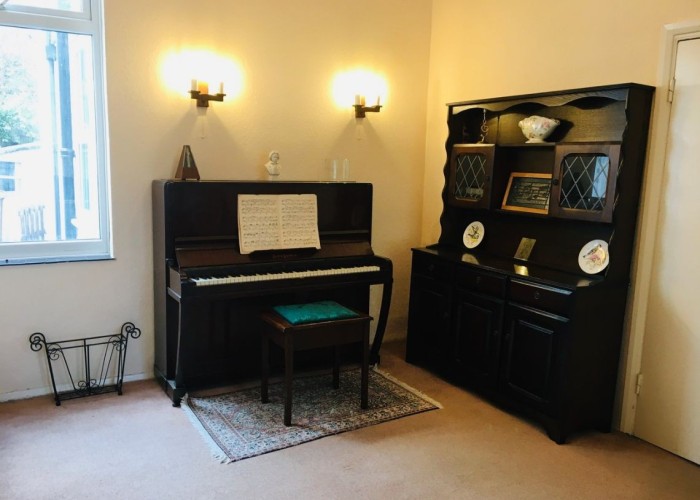 4. Piano