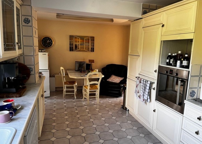 5. Kitchen (Cream or White units)
