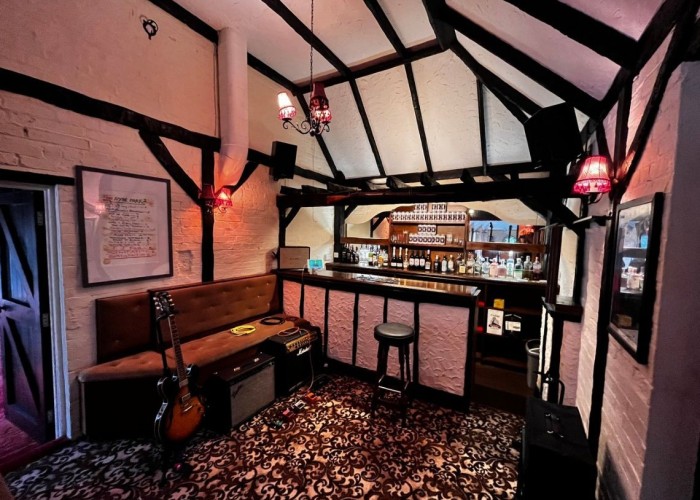 17. Bar (Home)