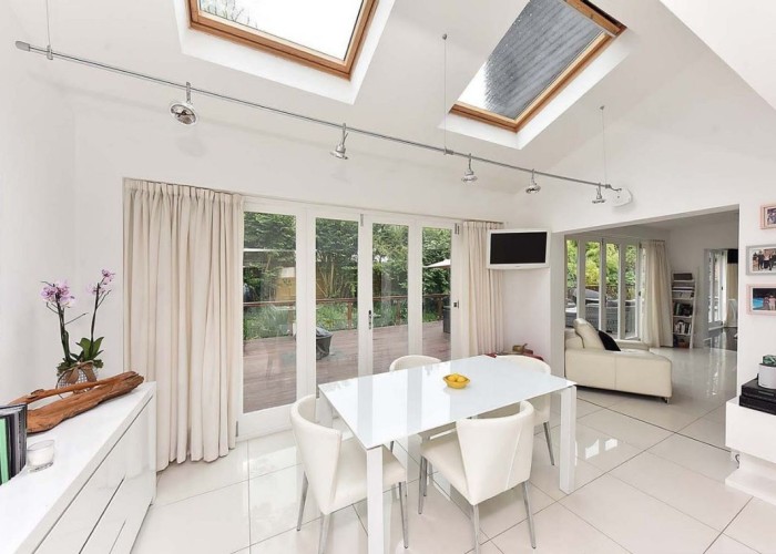 4. Kitchen With Table