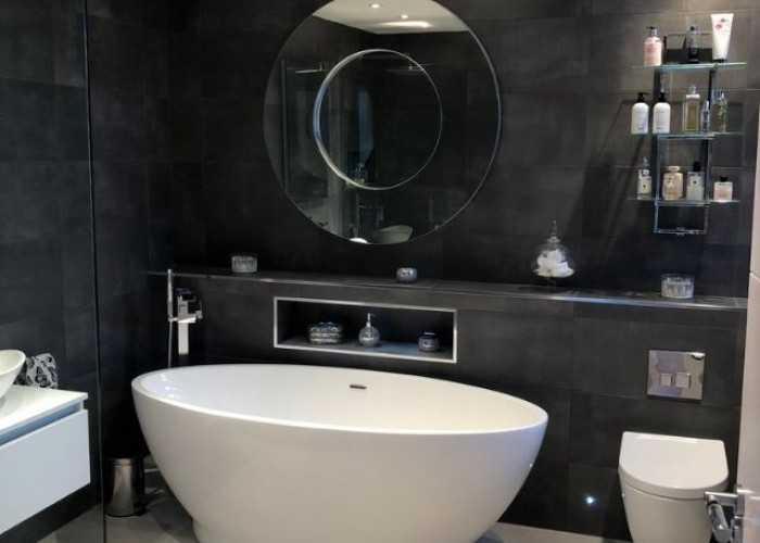 23. Bathroom (Double Bath)