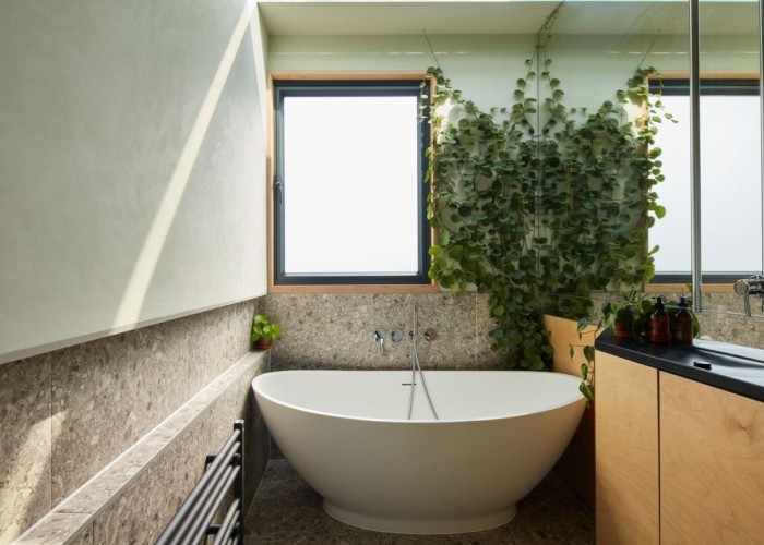 17. Bathroom (Double Bath)