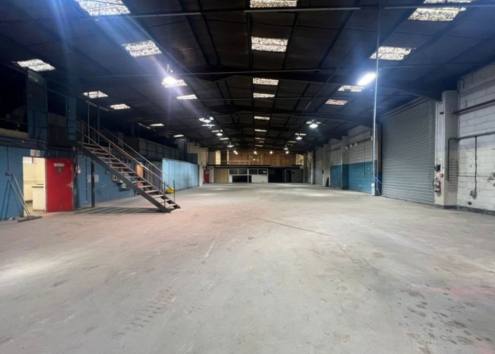 Large Drive In Warehouse For Filming