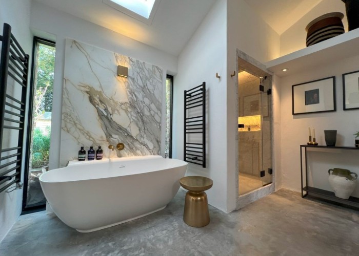 24. Bathroom (Large)