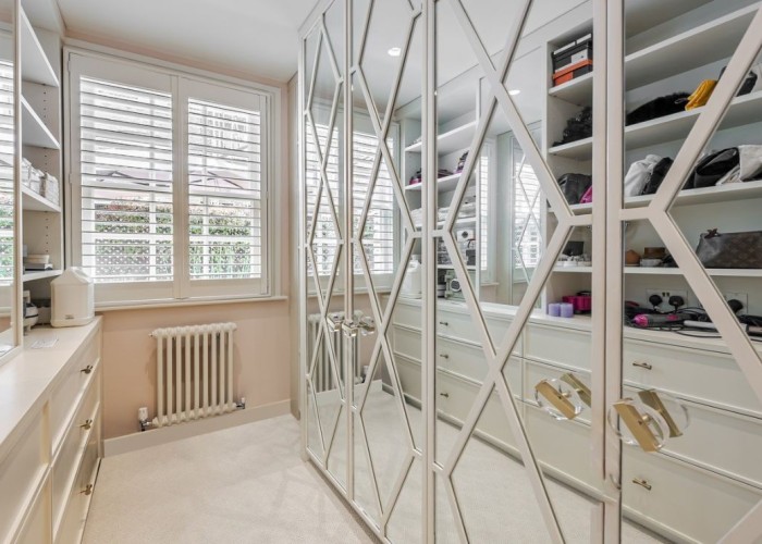 19. Dressing Room/Walk-in Wardrobe