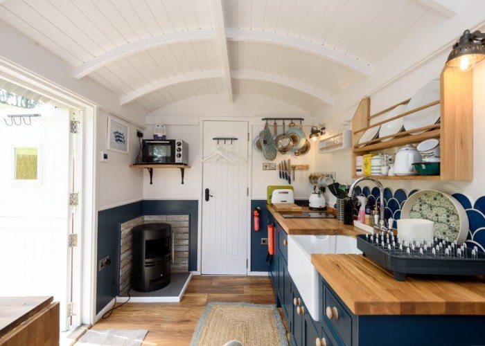 6. Kitchen (Coloured units)
