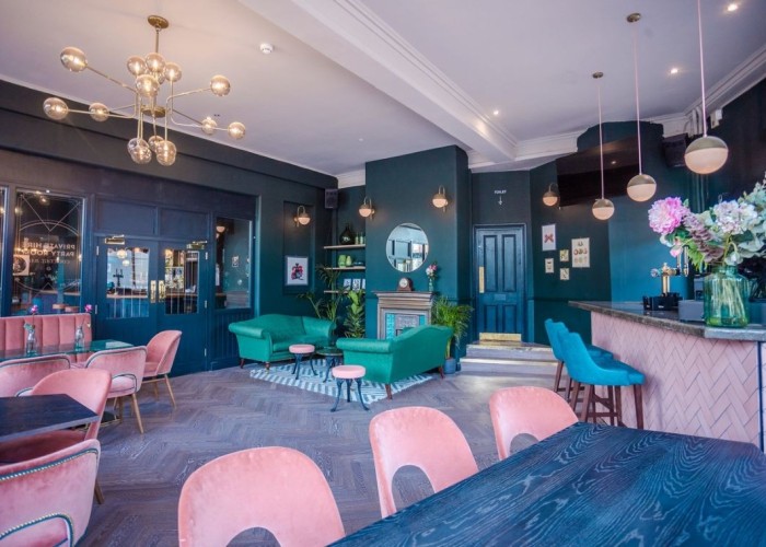 7. Pub / Bar